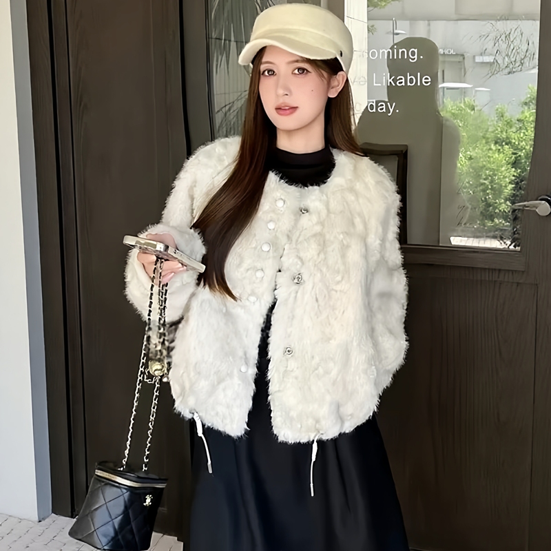 Fur-Integrated Short Jacket with Curved Sleeves, 2026 New Model, Eco-Friendly Fur, Warm, Loose Fit, Slimming, Commuter Top Fur-Integrated Short Jacket with Curved Sleeves, 2026 New Model, Eco-Friendly Fur, Warm, Loose Fit, Slimming, Commuter Top