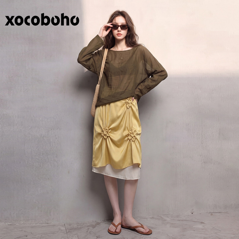 2026 Autumn New Collection: a Complete Set of Elegant and Relaxed Outfits, Green Top and Yellow Skirt Set