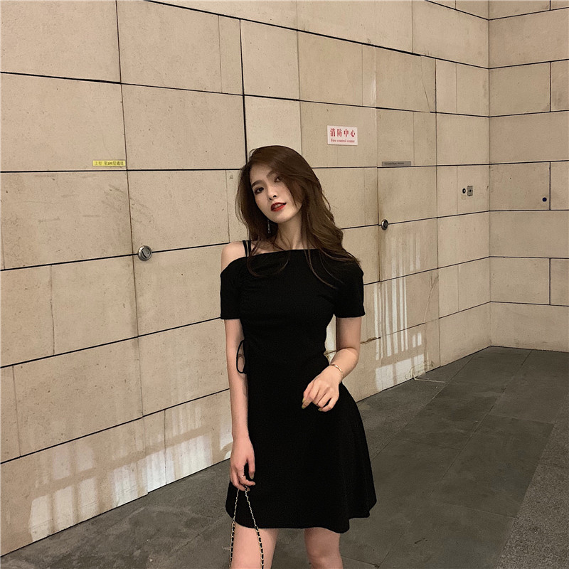 VK旗艦店 韓國風設計感單肩抽繩修身短袖洋裝