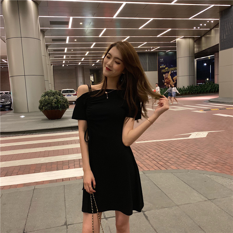 VK旗艦店 韓國風設計感單肩抽繩修身短袖洋裝