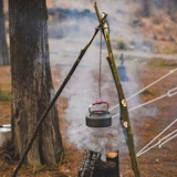 На открытом воздухе пикник для пикника для пикника для пикника висят кольцо Барбекю Прута Перегня