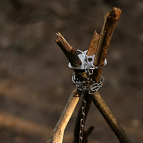 На открытом воздухе пикник для пикника для пикника для пикника висят кольцо Барбекю Прута Перегня