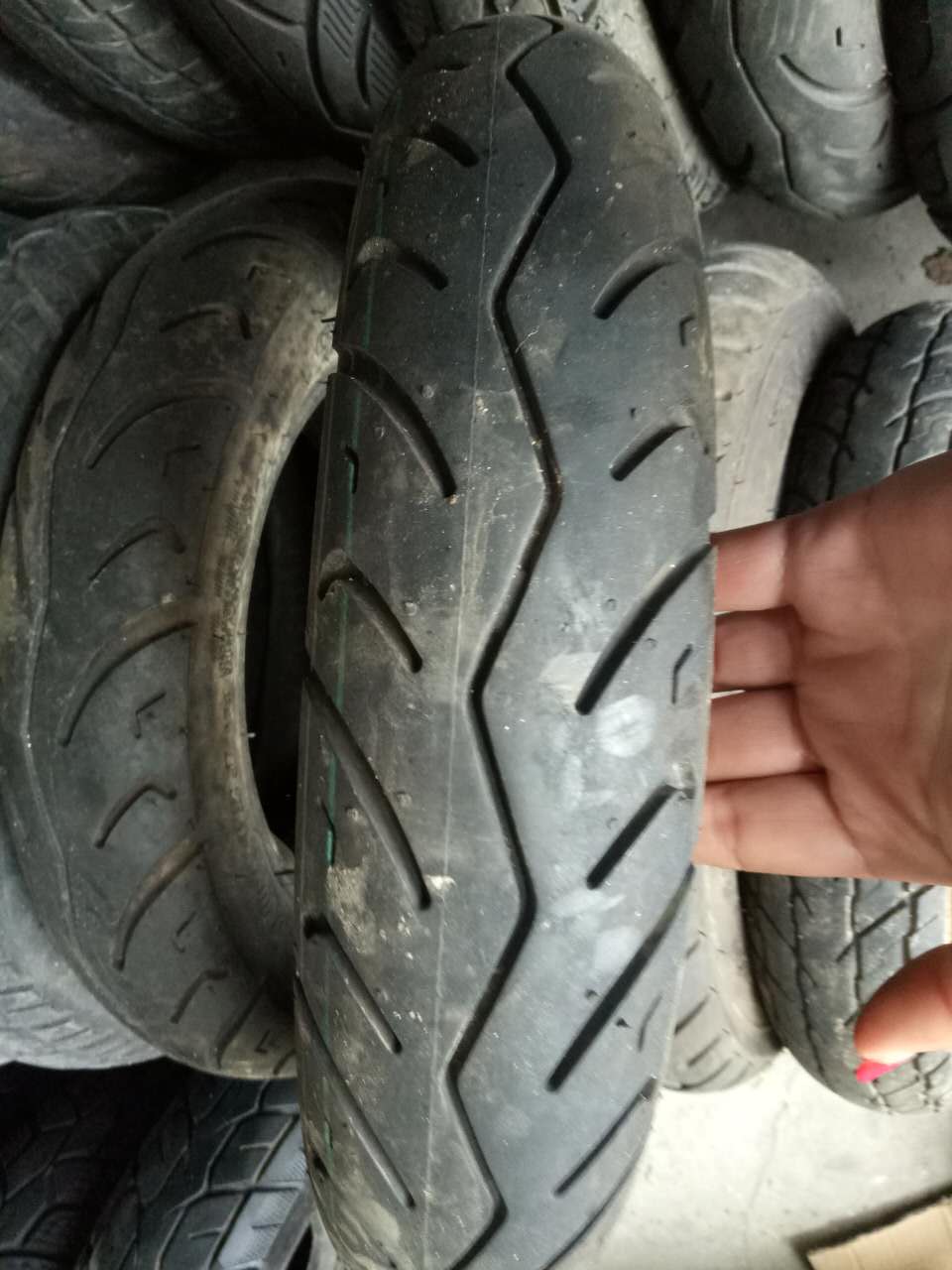 Lốp xe máy điện đã qua sử dụng 3.00-10 Zhengxin Lốp chân không mới 90% không cần vá lốp không săm xe máy wave rsx
