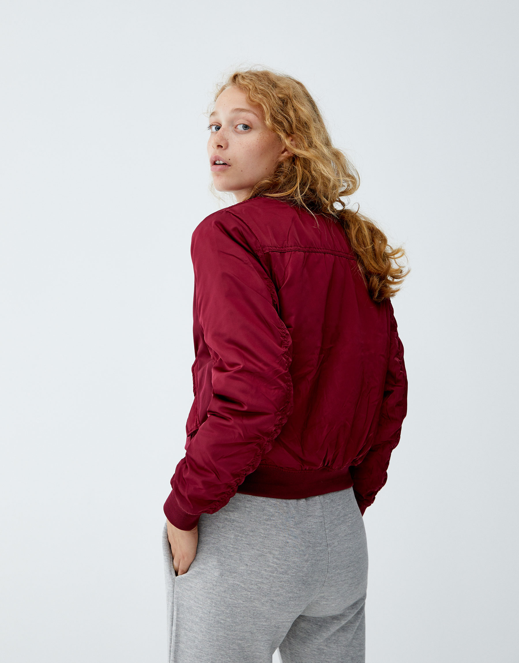 PullAndBear 2018 thu đông 2018 mới cho nữ áo khoác bomber đoạn ngắn 09712311 mẫu áo khoác ngắn đẹp
