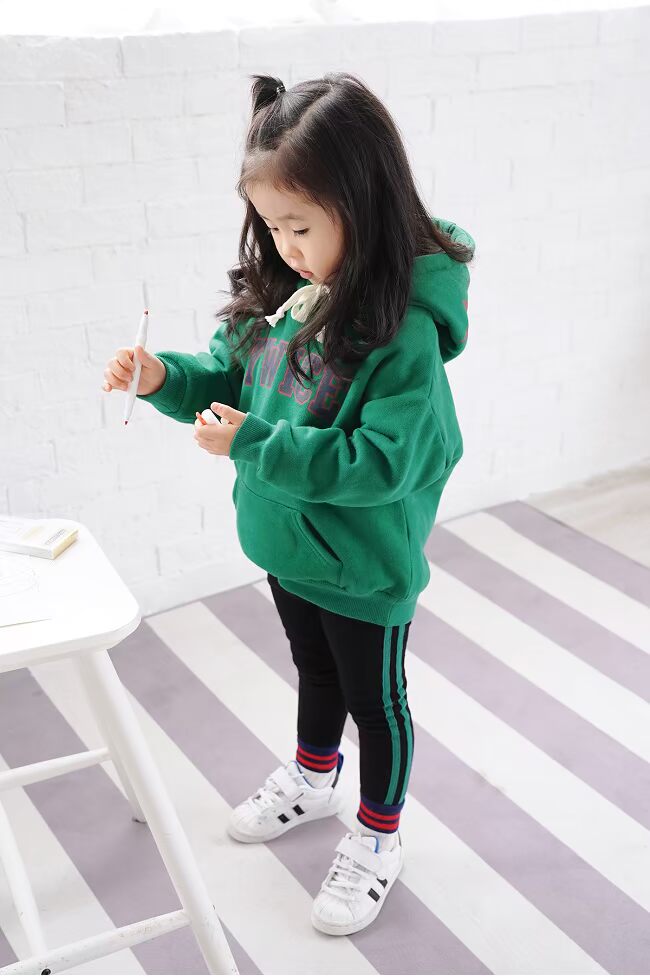 Áo gia đình cho trẻ em áo len mùa đông phiên bản Hàn Quốc của áo trùm đầu bằng vải cotton chữ thường in lông cừu trang trí nhà dày váy trễ vai mẹ và bé