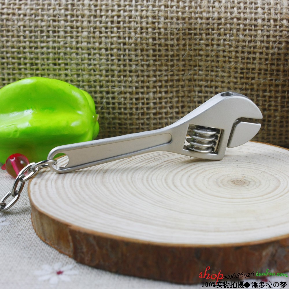 Can turn active metal small wrench miniature imitation tool pendant men's key buckle ornament zinc alloy