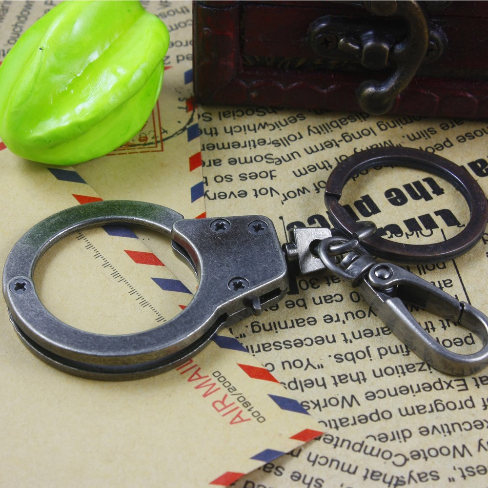 Simulation model key buckle cute creative toy imitation handcuffs key ring full alloy gold men's waist hanging hanging buckle