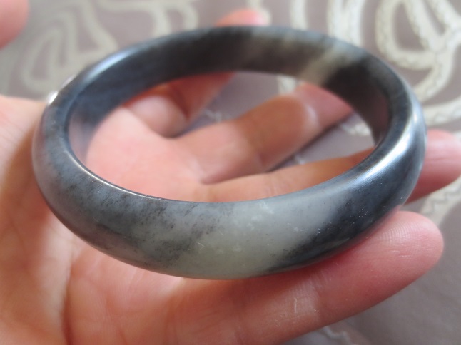 和田玉黑白分明青花籽料水墨风格手镯！