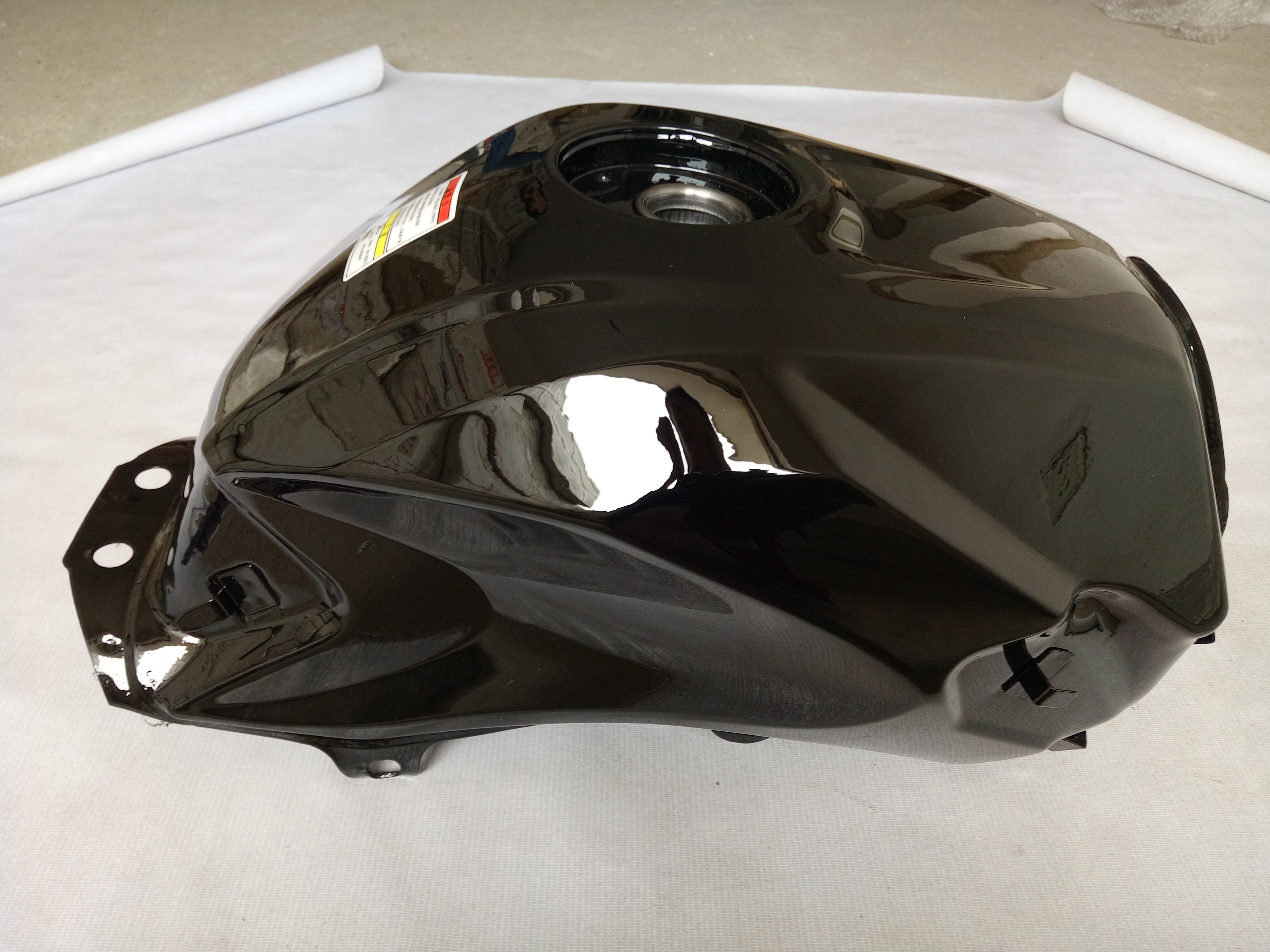 Zongshen Piaggio Robinson Motorcycle Fuel Tank BYQ150-8/BYQ125-8 Fuel Tank Robinson Fuel Tank