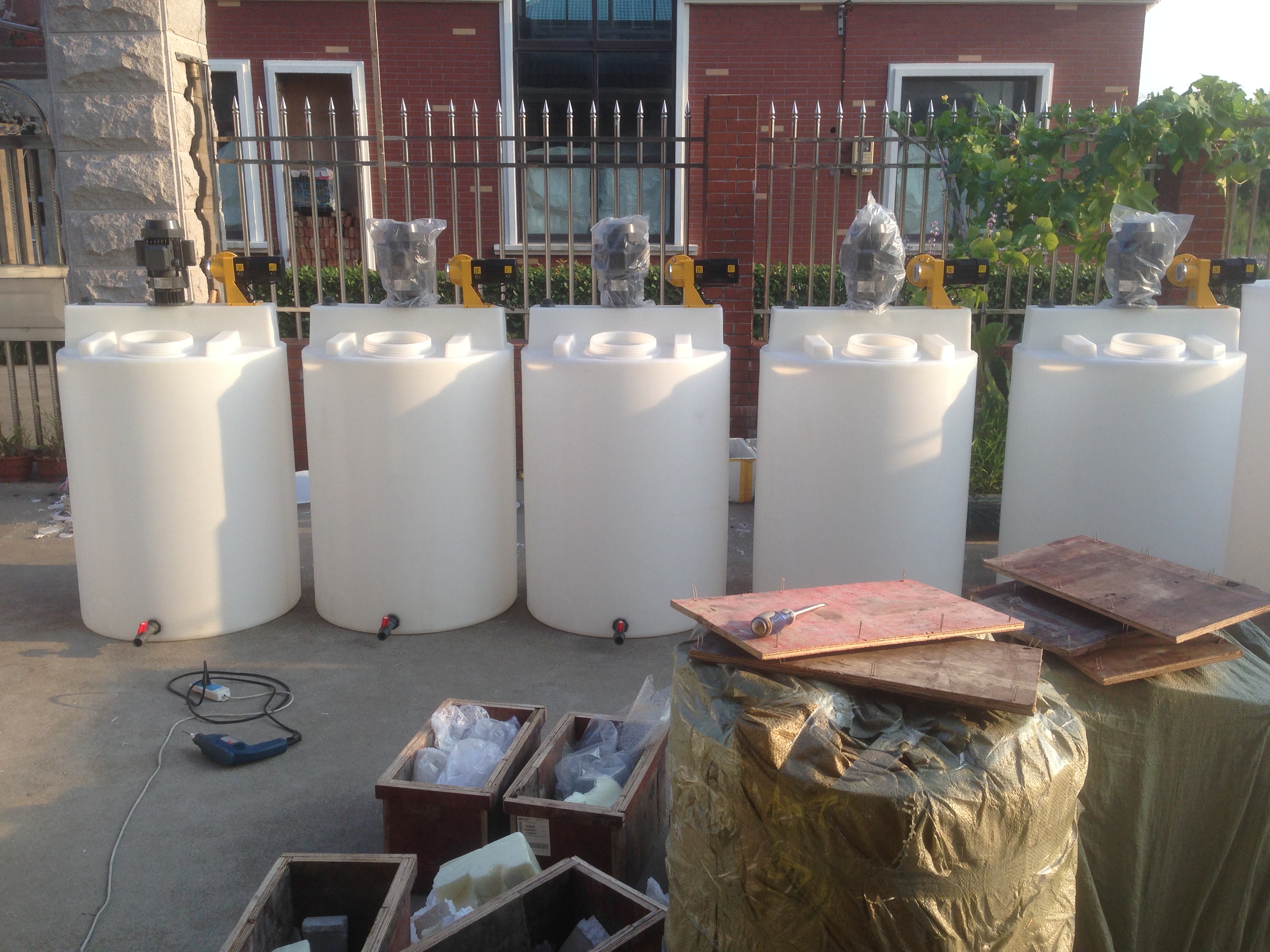 200L300L500L1000L plastic PE material dosing box glass water PAM stirring tank barrel with metering pump