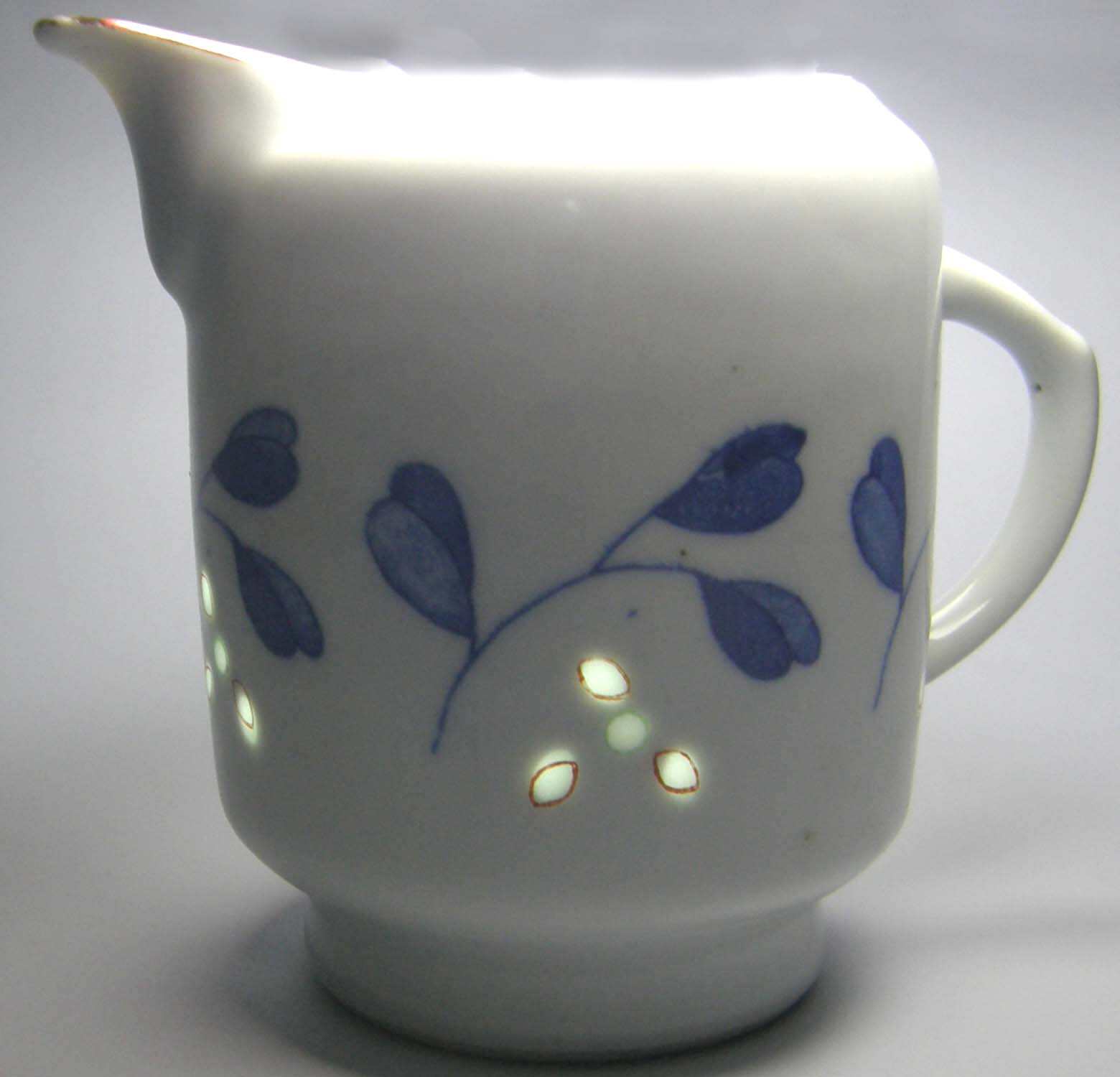Jingdezhen Guangming Porcelain Factory Blue and White Olives with Color Depiction Golden Milk Cup Mitong Porcelain Factory Goods Old Porcelain There are defects