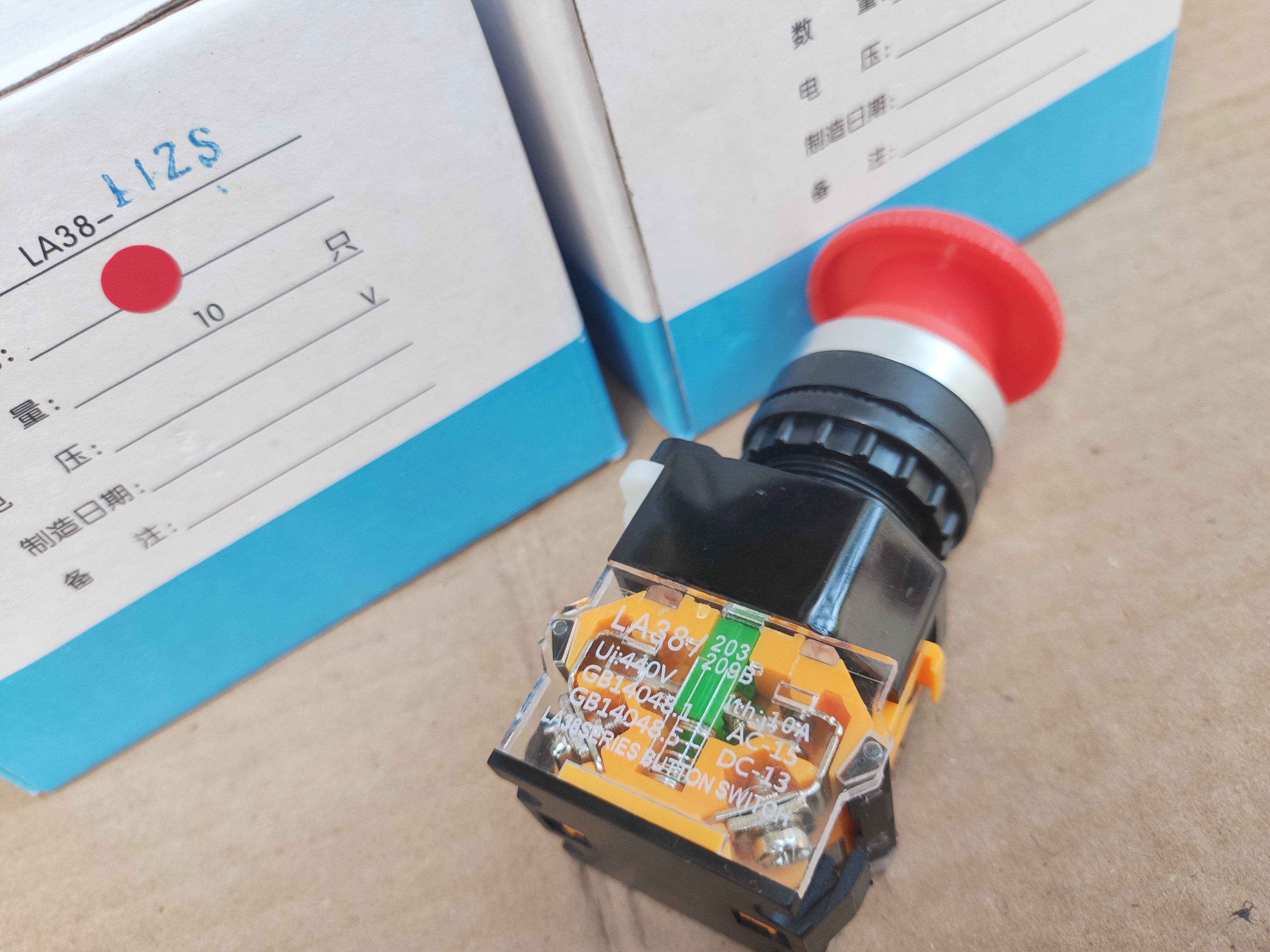 Mushroom head self-locking LA38-11ZS emergency stop switch emergency stop button self-locking knob reset 22mm