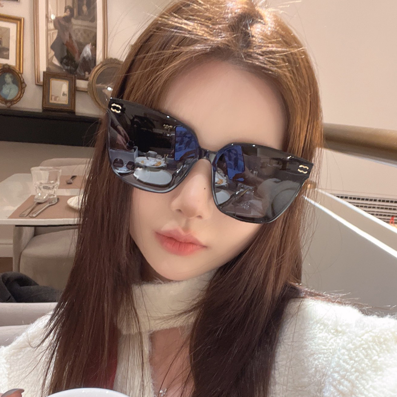 2026 New Model Xiaohongshu Style Large Square Frame Sunglasses with Letter Chain Temple, Uv Protection Sunglasses for Round Faces