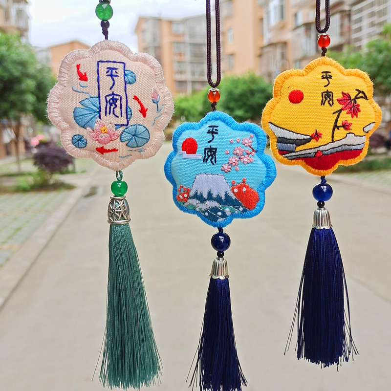 Handmade new Shu embroidery Embroidered fragrant sack 7 New Year's Eve finished car pendant Han suit accessories Accessories Fragrant Bag Embroidered
