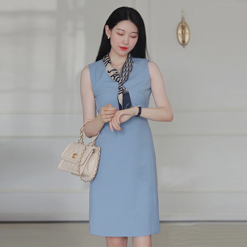 2022 summer sky blue sleeveless round neck professional OL dress temperament slim fit and thin solid color mid-length one-step skirt