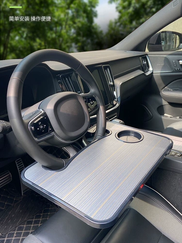 Руль, ноутбук, планшетная трубка, обеденная тарелка