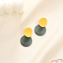 Japan-ROK minimalist Collision Color Earrings Woman Brown Gentle style Erotic Erotic Ear-No Ear Clip Woman