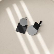 2022 New Tide Korea Temperament Design Sensation Collision Color 100 Hitch Earrings Advanced Sensational Style Aural Ear Clip Woman