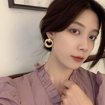 Retro Matt Frosted High Level Sensation Circle Earrings Metal Lukewarm Wind Ear Nail Mesh Red Without Ear Clip Woman