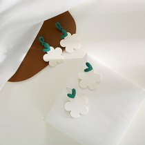 Temperament Earrings Super Fairys Petal Ear Pendant Minimalist Ear flowers 2021 New wave No earbuds ear clip