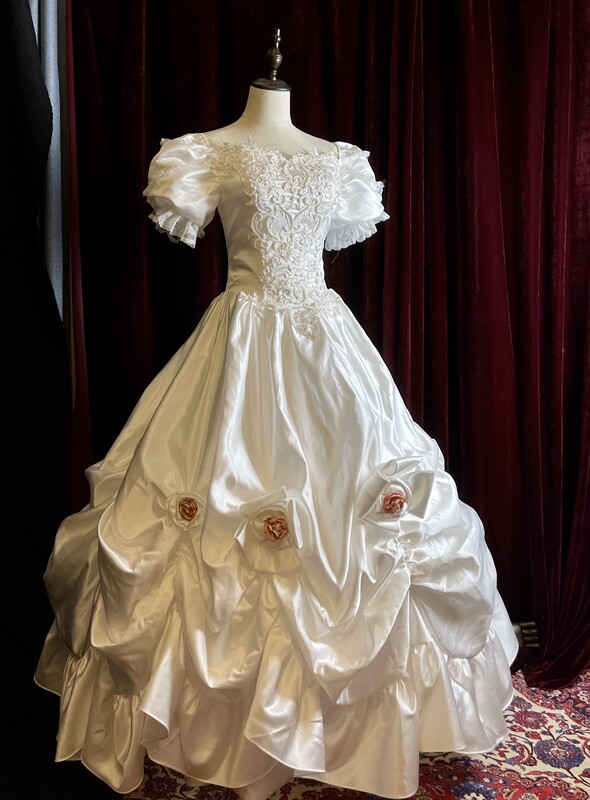 [Ivory Tower] U09 Rental | Qinghe Antique Wedding Dress Princess Diana Puff Sleeve Off-Shoulder Tie-Back
