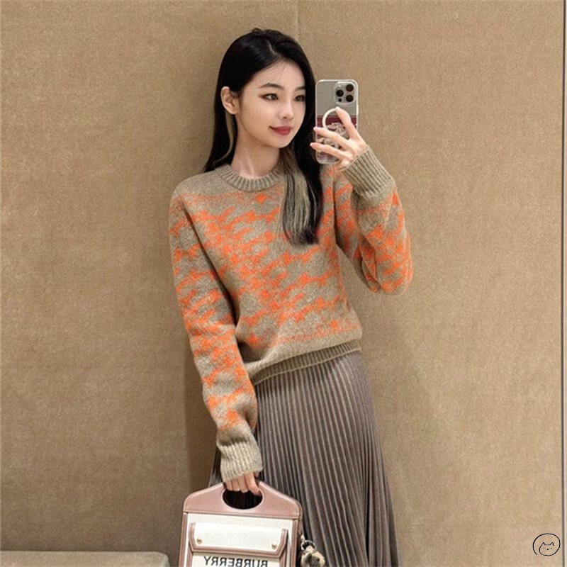 Burberry New Color-Block Little Fox Pattern Sweater for Women, Knitted Sweater for Men Burberry New Color-Block Little Fox Pattern Sweater for Women, Knitted Sweater for Men