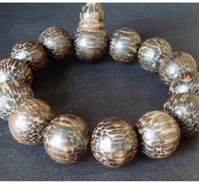 Selected items are made of natural tiger spotted with a deep and fragrant hand