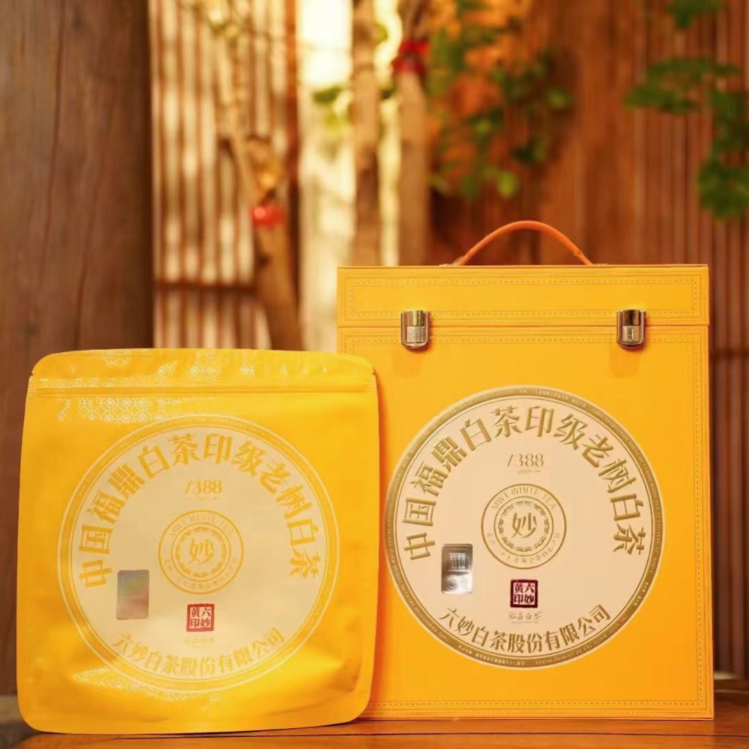 三本足の福鼎 国産本榧足付碁盤 5寸3分（天柾） ga50047 | 前川榧碁盤店