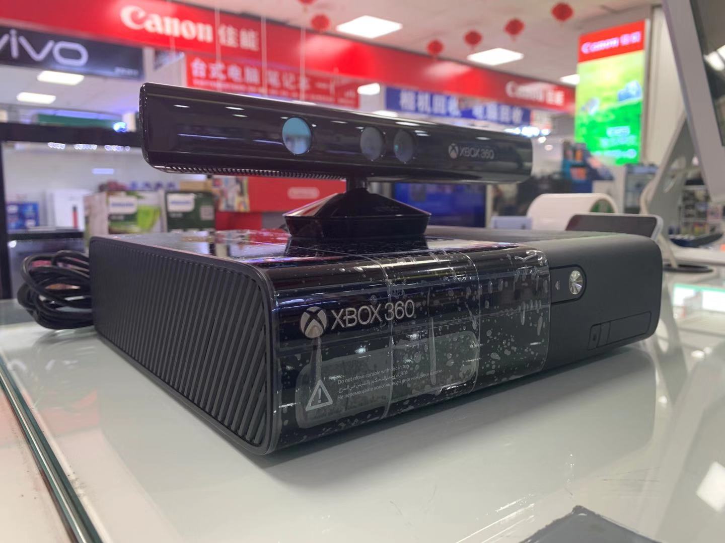 Hefei Shiga to play XBOX360E with XBOX360E double handle