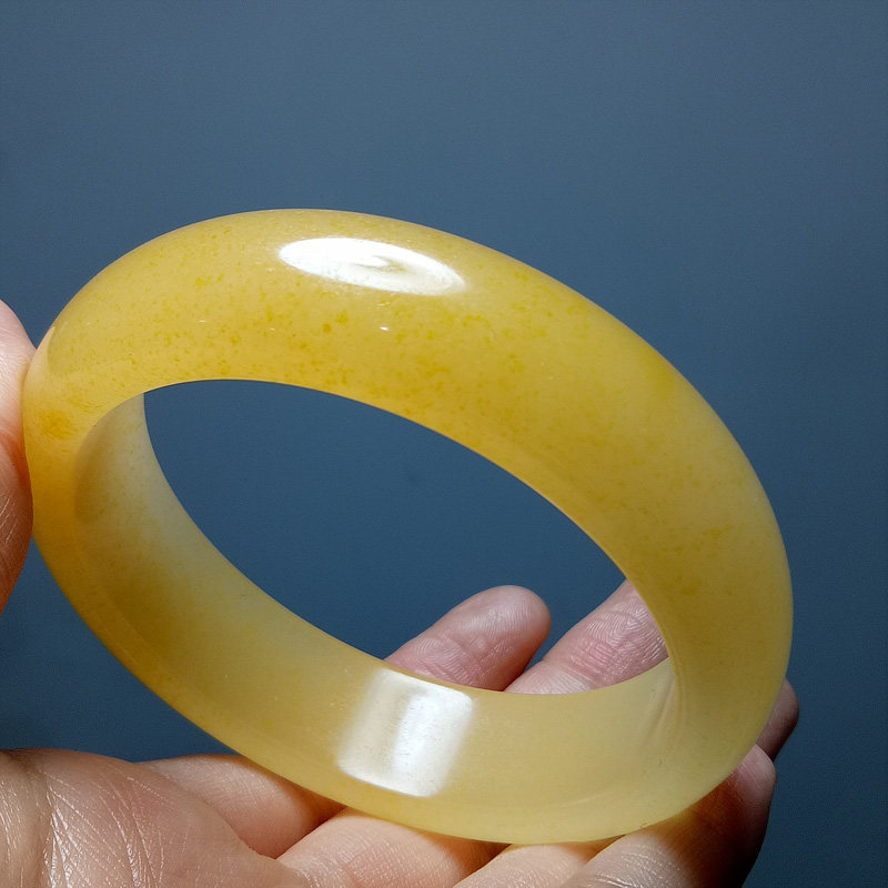 Xinjiang natural jade Gobi jade gold silk jade chicken fat yellow pretty bracelet