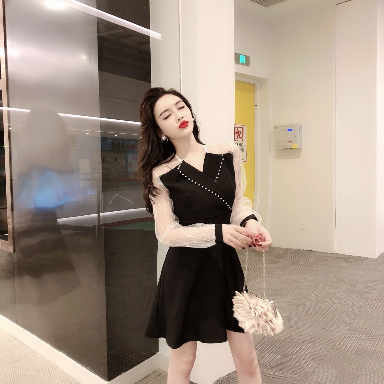 VK旗艦店 韓系性感網紗釘鑽拼接長袖洋裝