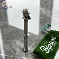 Петерсон мыслитель нажимает на палку