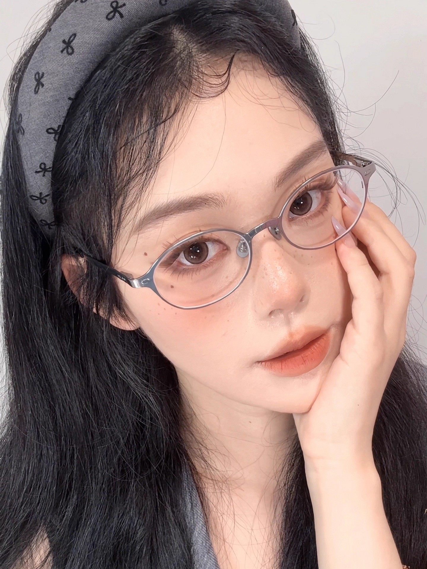Trendy Metal Silver-Rimmed Oval Eyeglass Frames for Women, Suitable for Prescription Lenses, Vintage Artistic Small Frame Non-Prescription Glasses Frames