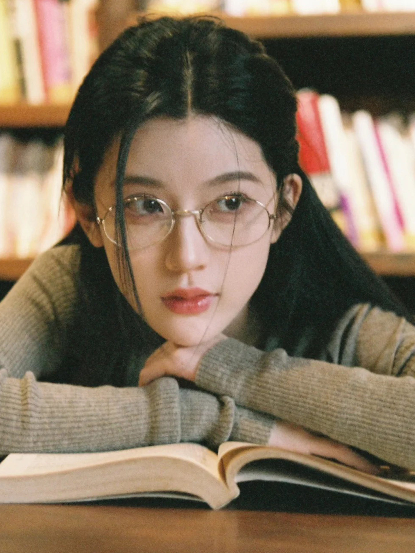 Fairy Sister Oval Gold-Rimmed Glasses for Women with Myopia, Customizable Prescription, High-End Cool Style, Blue Light Blocking, Natural Look Eyeglass Frames