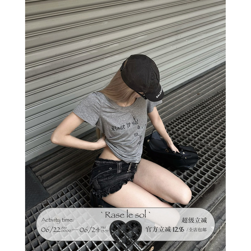 Rase Le Sol'Misty Shadow' Gray Letter Print T-Shirt American Style Regular Shoulder Short-Sleeve Top Rase Le Sol'Misty Shadow' Gray Letter Print T-Shirt American Style Regular Shoulder Short-Sleeve Top