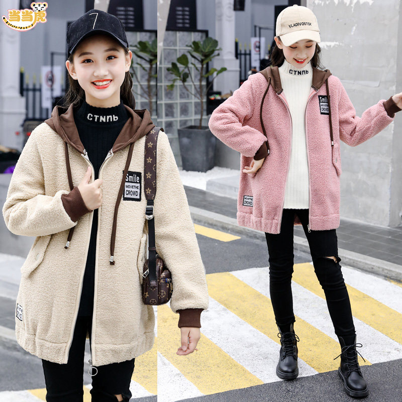 Middle and large children and girls 2021 new autumn and winter clothing models 12 girls 13 lamb plush 15 years old sweater jacket Western style