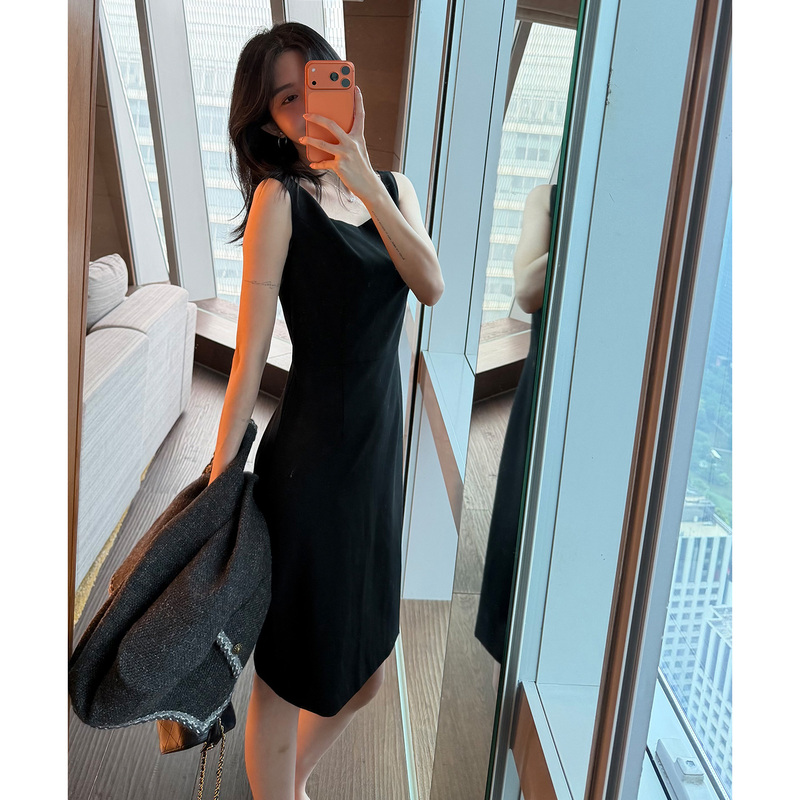 Aetherll Boat Neck Sleeveless Vest Dress for Women, Autumn and Winter Slim Fit Mid-Length Dress, High-End Versatile Base Dress