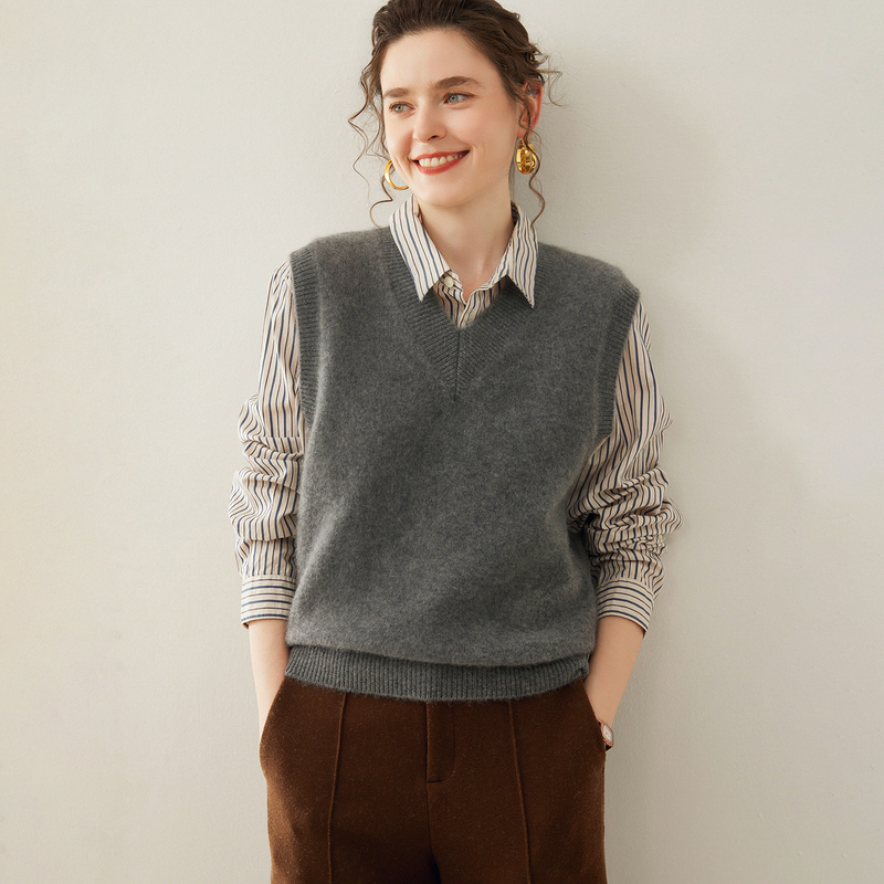 Minimalist Style V-Neck Cashmere Knitted Vest for Women, Sleeveless Pullover Layered Vest for Commuting, Loose Vest Sweater