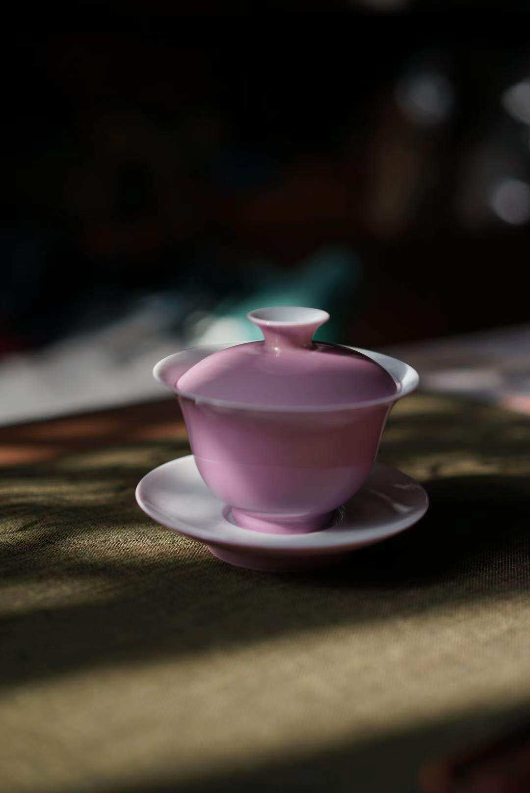 Exclusive launch of a precious and elegant mantle cover bowl