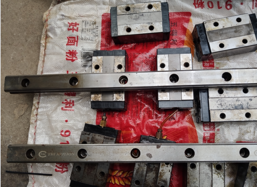 Dismantling Taiwan TBI H30VL linear rail slider H30VL one rail two sliders
