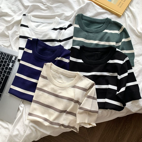 Трикотажная летняя короткая приятная телу приталенная футболка, круглый воротник, короткий рукав