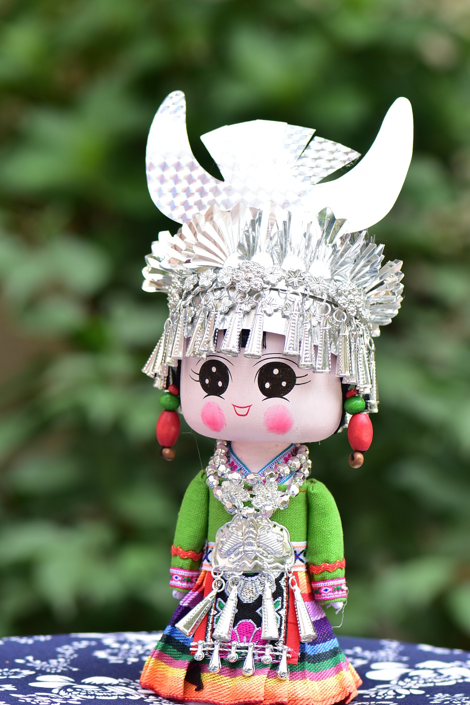 Miaoxiu 贵州土特产苗族特色工艺品木偶娃娃摆件礼盒装1个