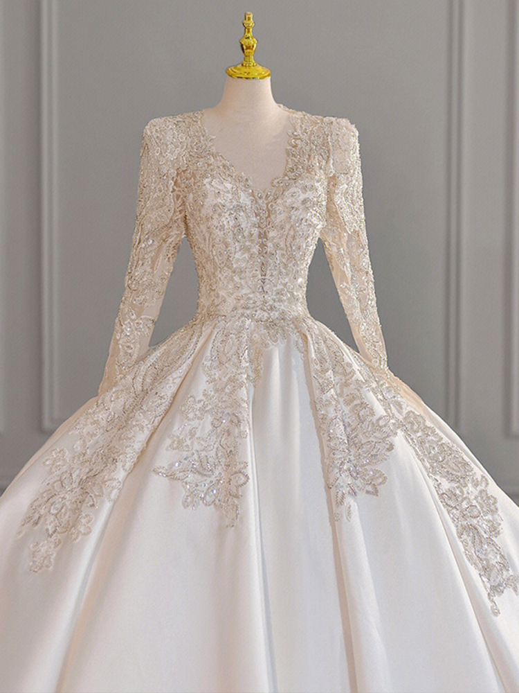Ten years of old store long -sleeved satin wedding dresses 2022 new winter bride main yarn girl young Ten years of old store long -sleeved satin wedding dresses 2022 new winter bride main yarn girl young