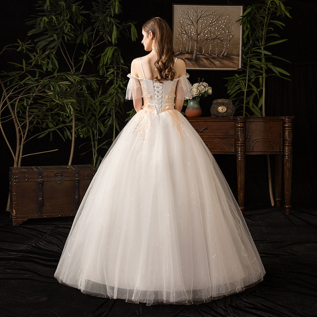 Main wedding dress 2021 new bride Mori temperament one-shoulder simple French winter princess go out yarn light gauze skirt