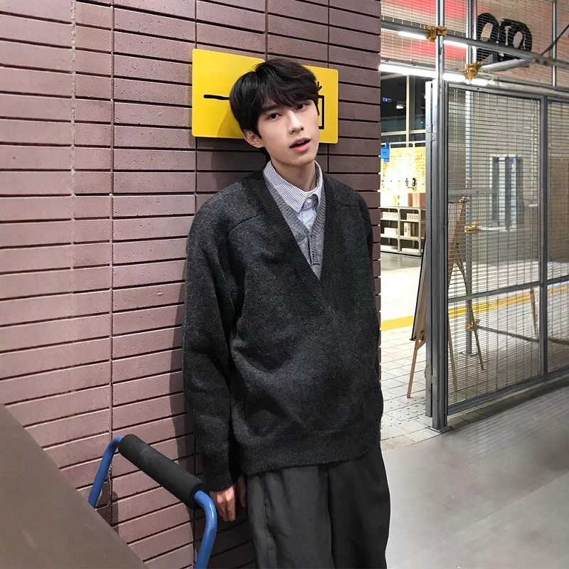 Dark Gray American-Style Fake Two-Piece V-Neck Sweater for Men, Autumn and Winter, Old Money Style, High-End Knitwear, Inner Layer Base Shirt