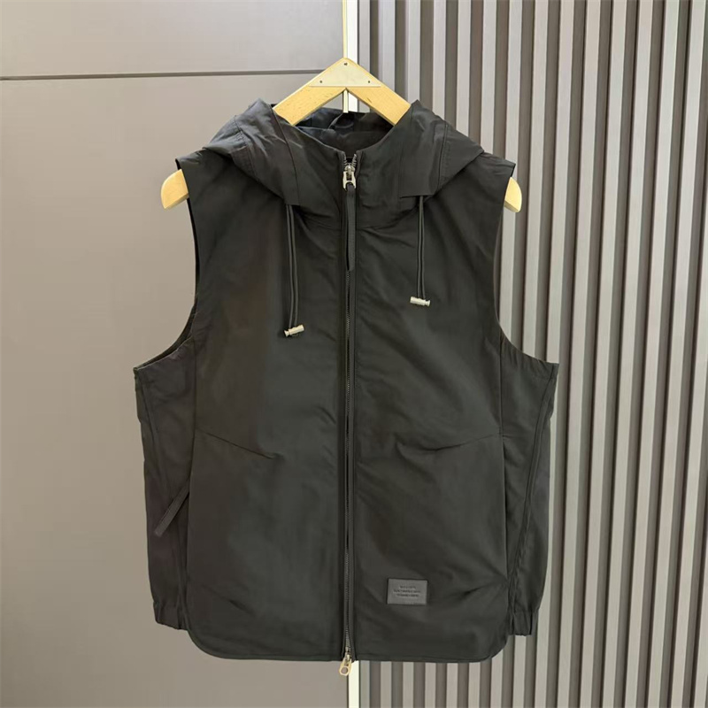 Autumn New Style Label-Printed Hooded Outdoor Vest Jacket for Men, Trendy American-Style Loose Zipper Casual Sleeveless Vest Autumn New Style Label-Printed Hooded Outdoor Vest Jacket for Men, Trendy American-Style Loose Zipper Casual Sleeveless Vest