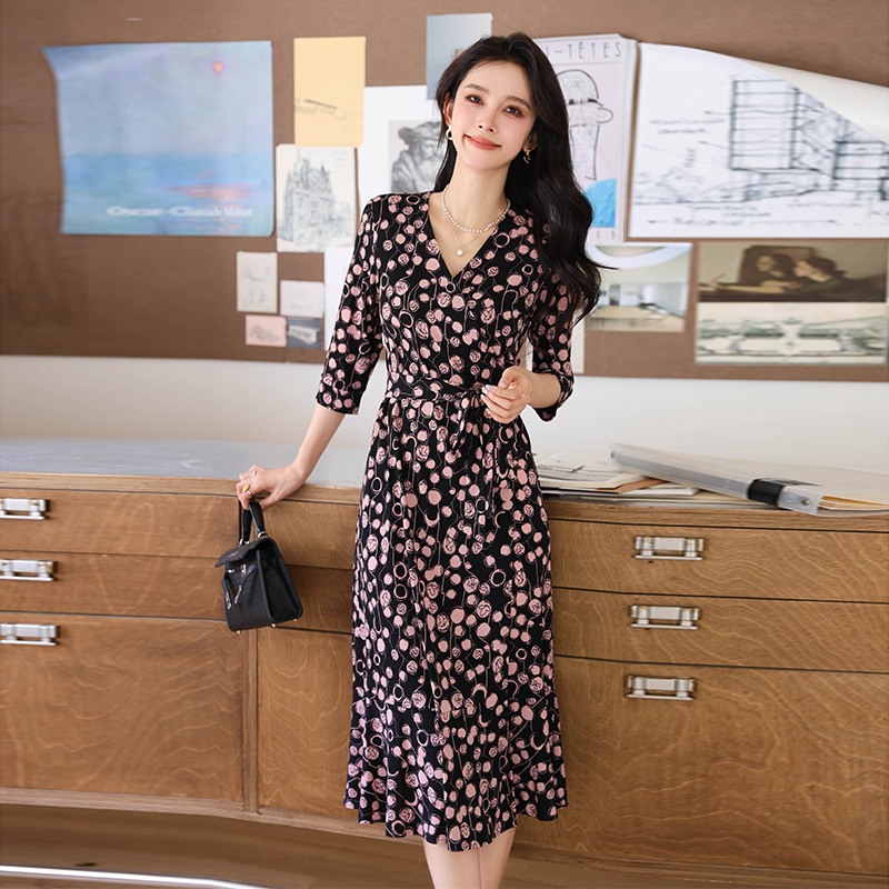 New French-Style Wrap Dress with Black Base, Fishtail Hem, Printed Pattern, Slimming One-Piece Dress, Brown, Elegant and Stretchy New French-Style Wrap Dress with Black Base, Fishtail Hem, Printed Pattern, Slimming One-Piece Dress, Brown, Elegant and Stretchy