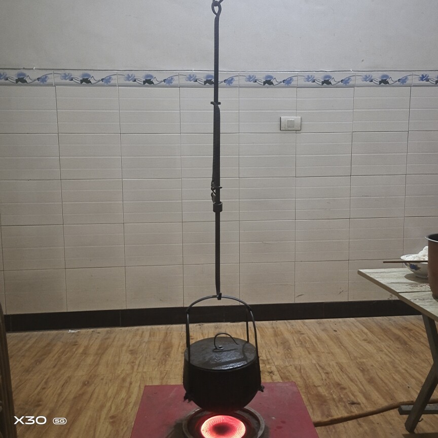 老式生铁鼎罐锅