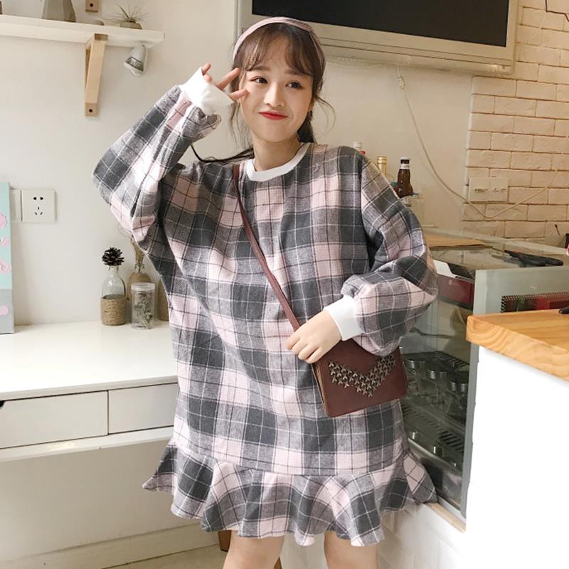 秋冬新款宽松显瘦复古格子加厚长袖学生荷叶边毛呢连衣裙女