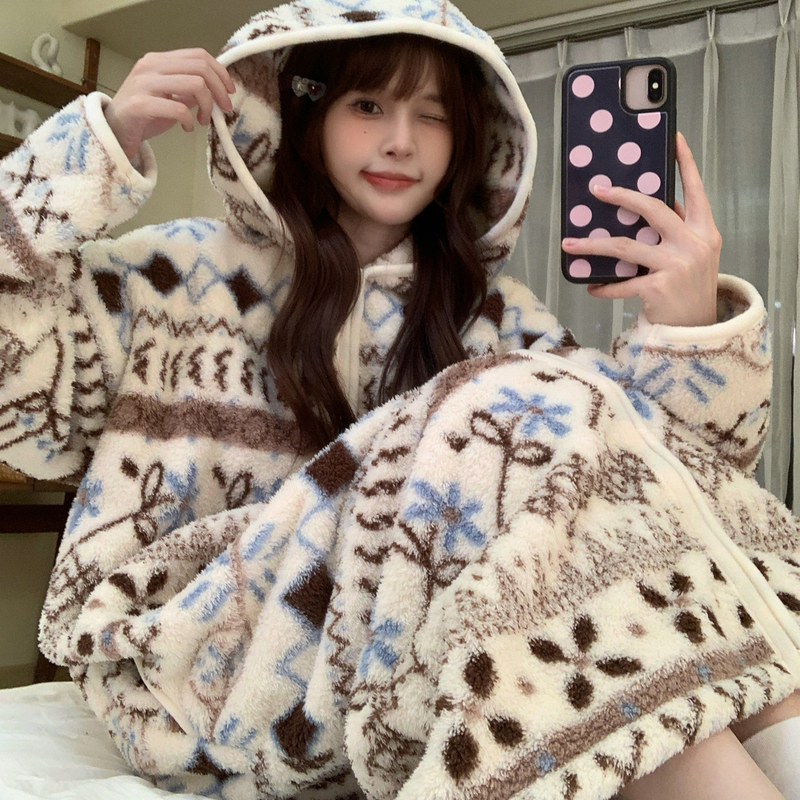 Fair Isle Coral Fleece Robe for Women, Autumn and Winter, Thickened with Extra Fleece, Long Hooded, Warm, Can Be Worn Outside, Nightgown, Loungewear